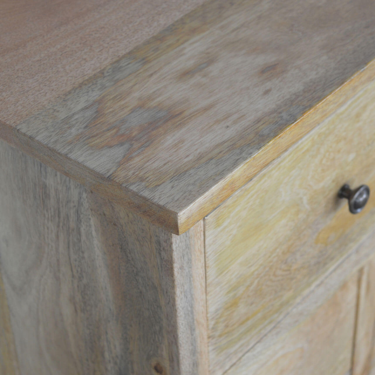 https://www.artisanfurniture.net/nordic-style-chest-with-8-drawers/