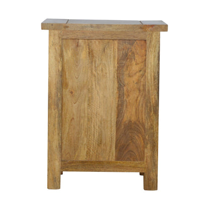 https://www.artisanfurniture.net/country-style-bedside-with-3-drawers/